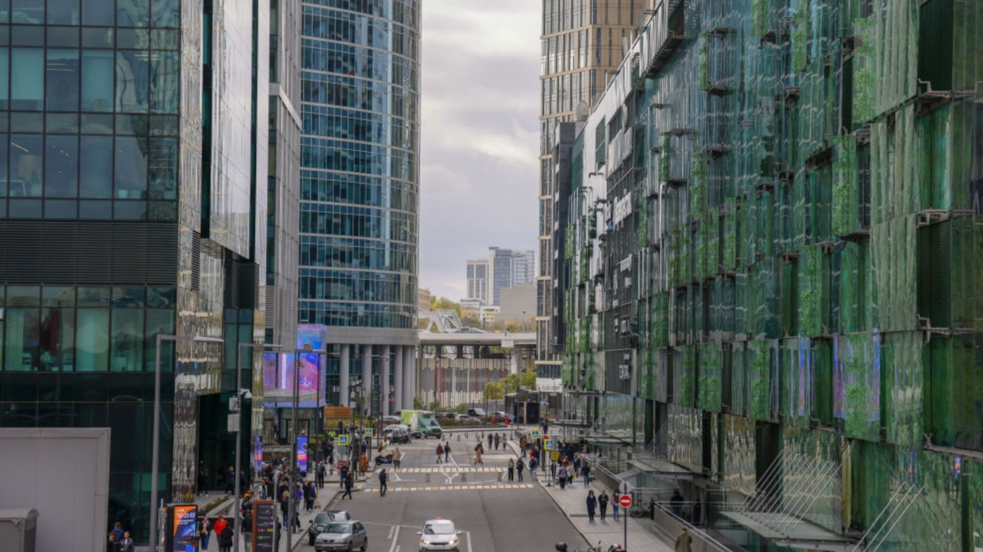 Кремль отказался от кредита на спасение крупнейшей строительной компании России