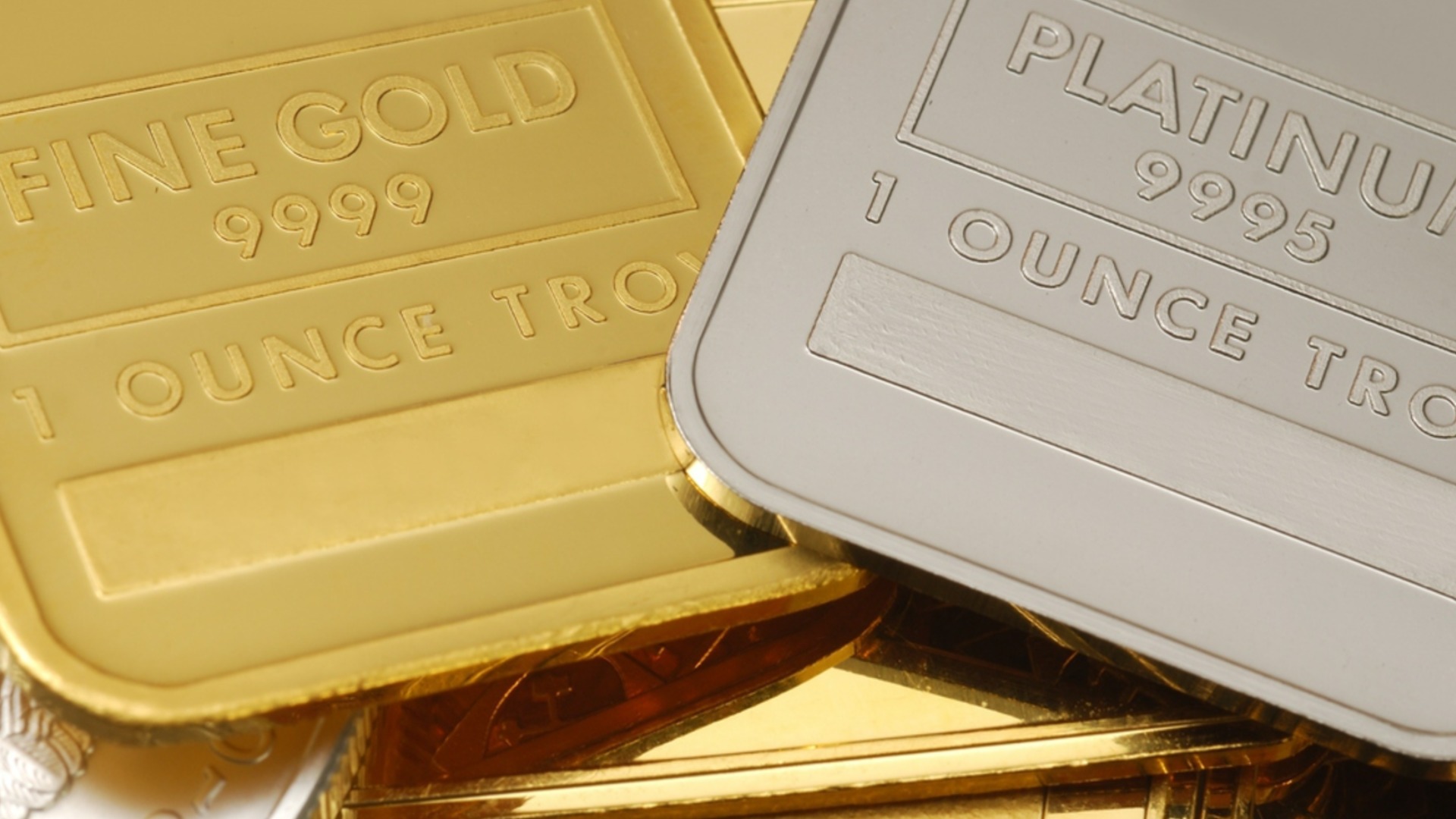 Цены на драгметаллы снова выросли из-за тарифов Трампа