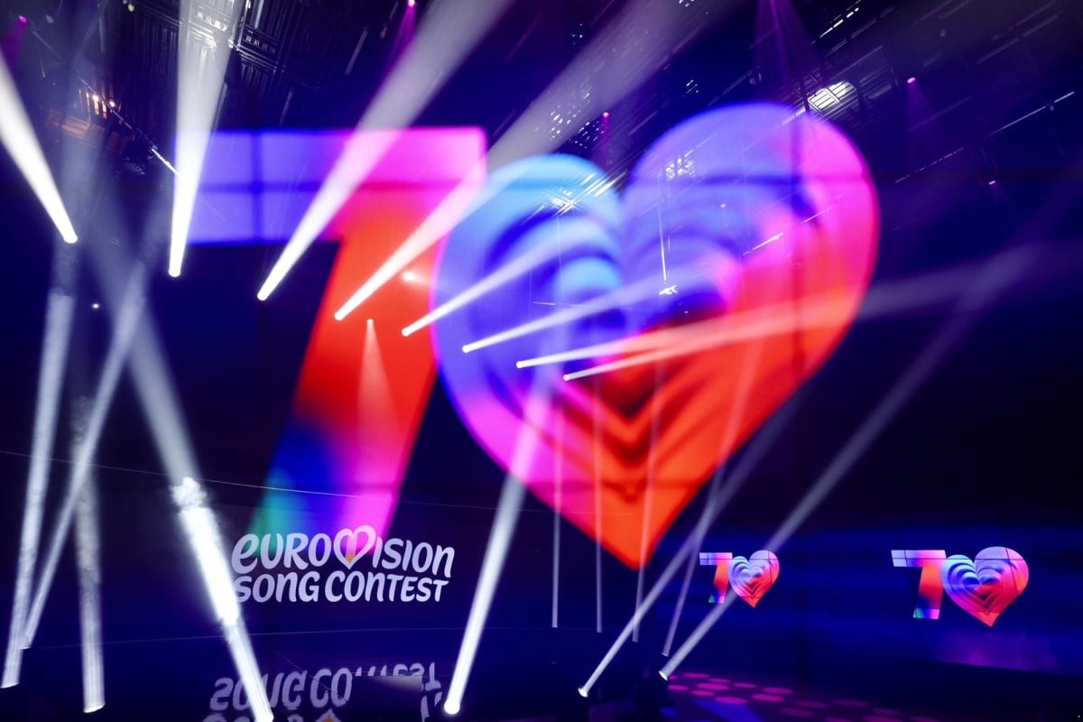 11-го участника определит общественность.