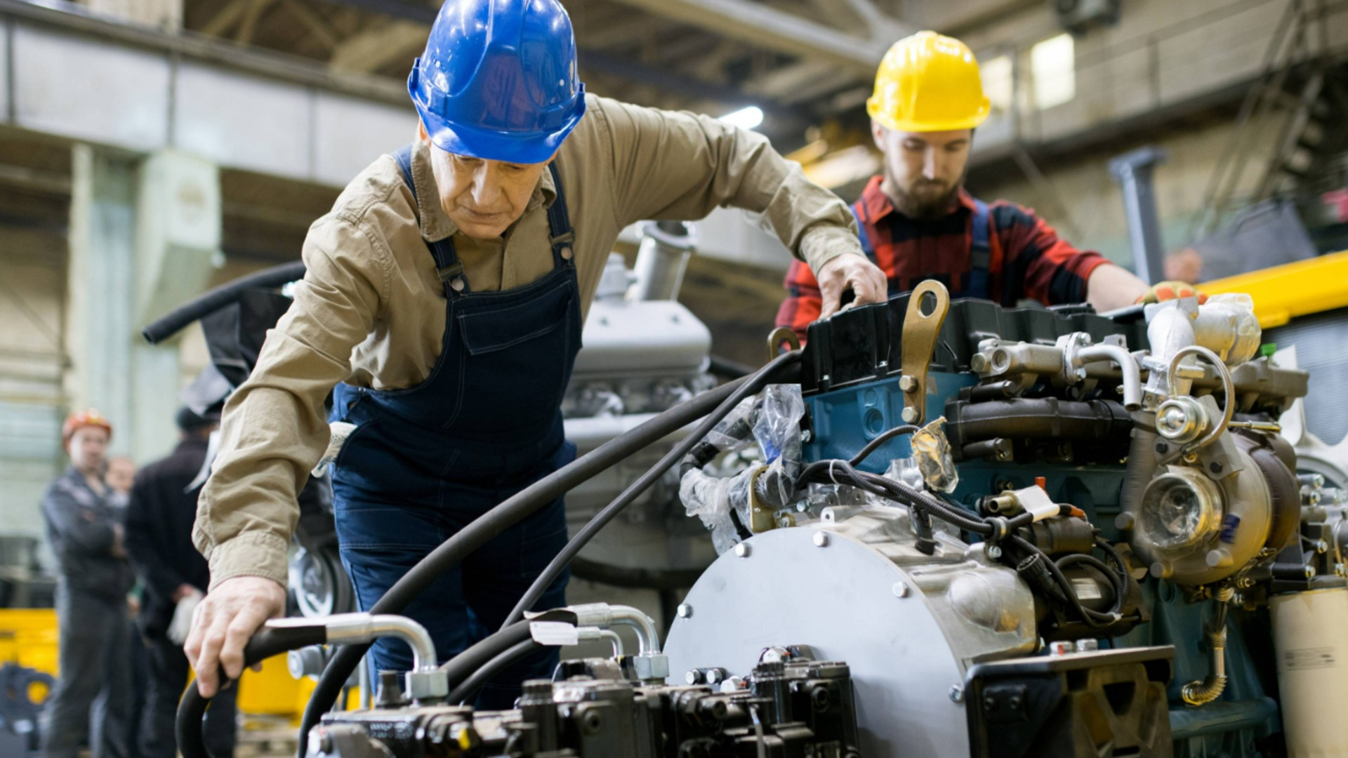 Немецкая промышленность сократит сотни тысяч рабочих мест в 2025 году.