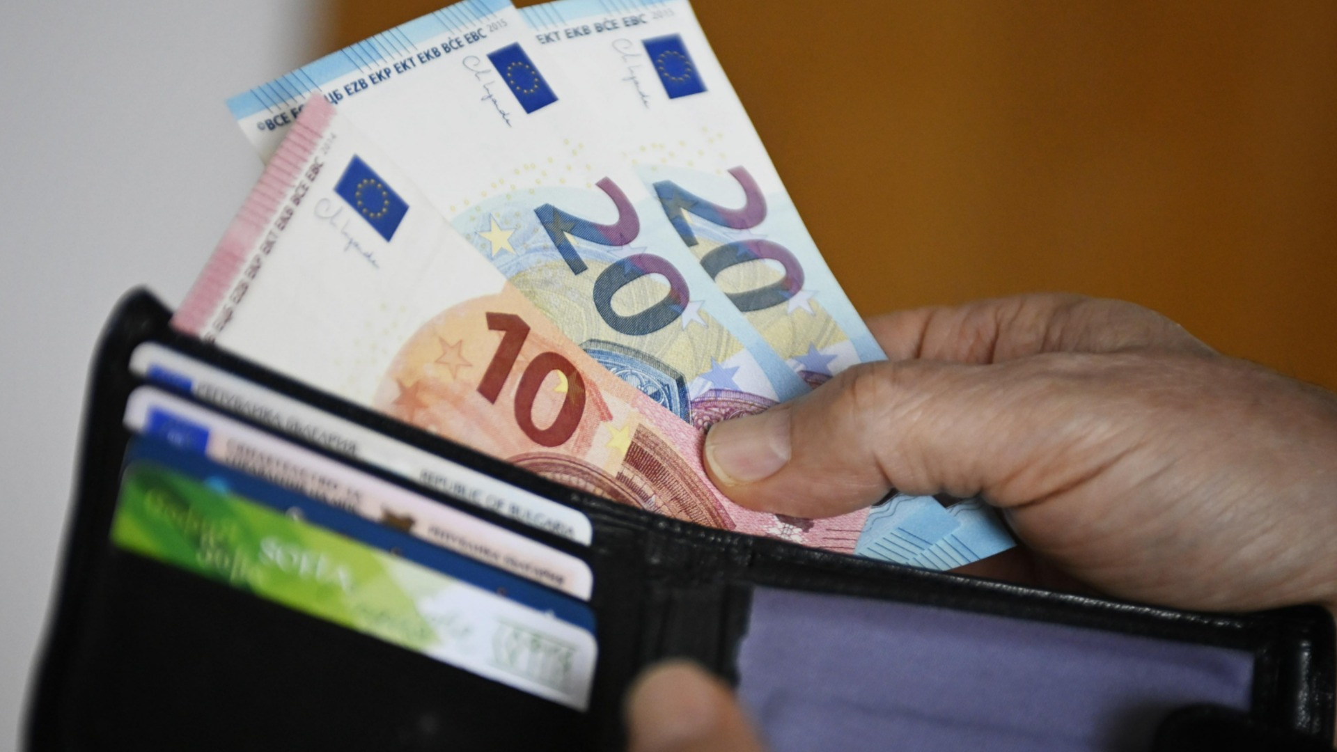 Стало понятно, сколько первый средний страховой доход в евро