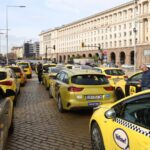 Дорогое топливо подталкивает индустрию такси к банкротству