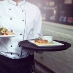 Отельеры и рестораторы возмущены: Государство запретило им нанимать узбеков и других иностранцев