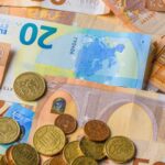 Евро находится на уровнях, не наблюдавшихся месяцами по отношению к доллару