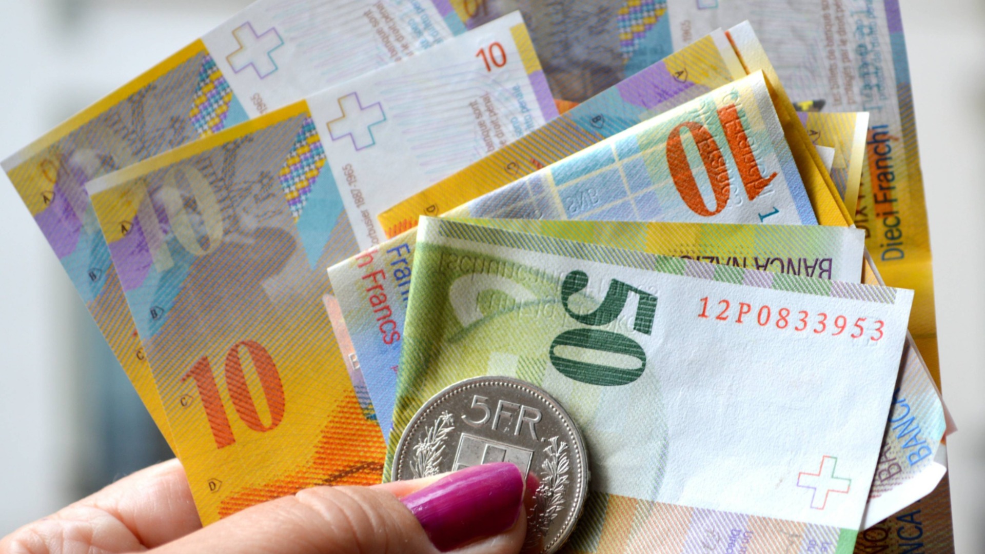 После референдума Швейцария впишет деньги в свою конституцию