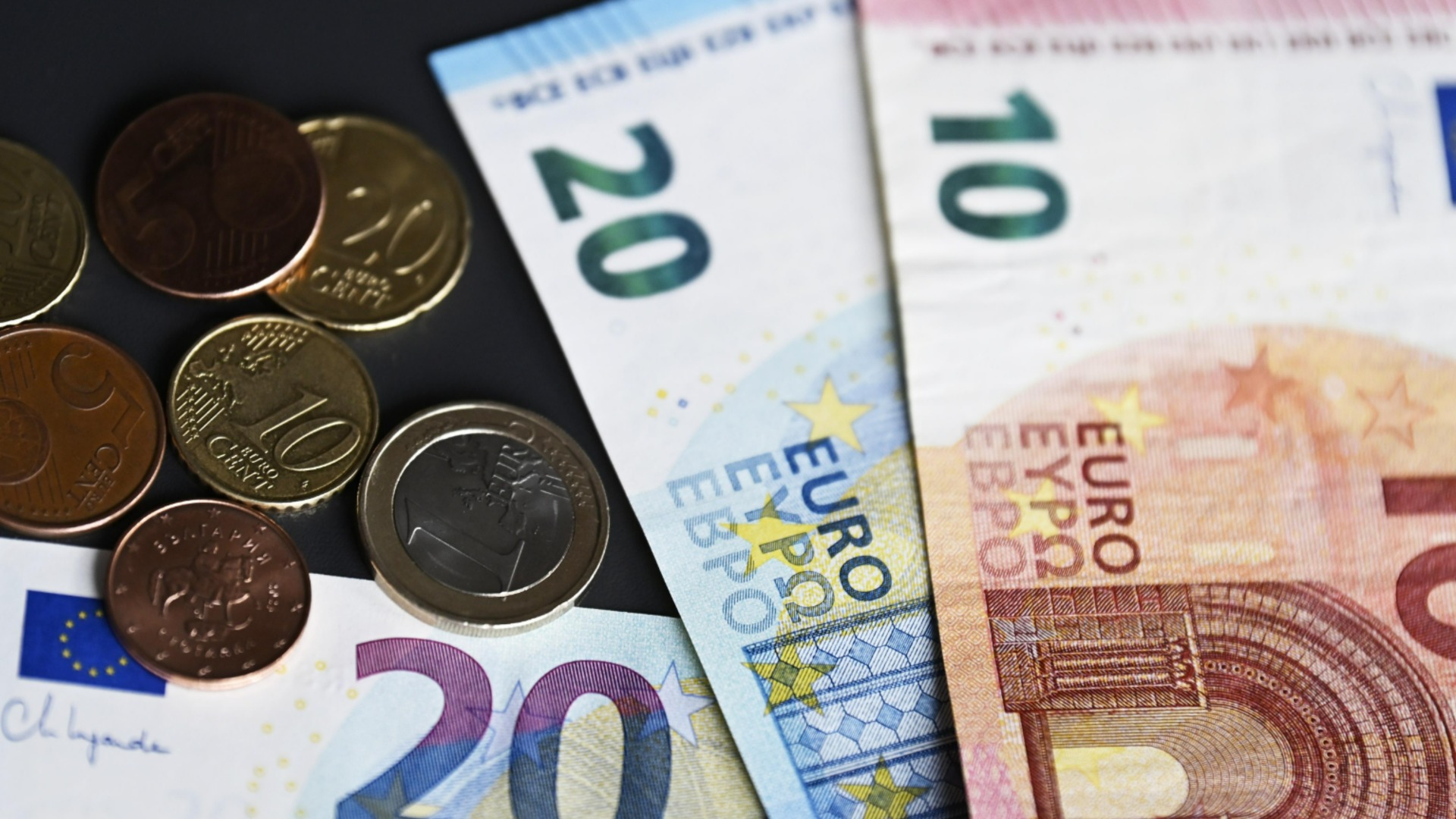 Интересный поворот курса евро