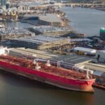 Что касается России, то мир сталкивается с ценовым хаосом: нефть подскочила на 42% с начала войны