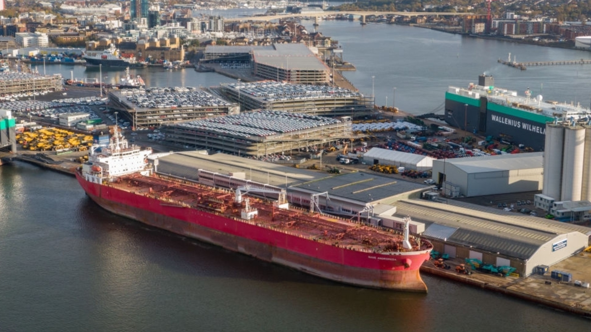 Что касается России, то мир сталкивается с ценовым хаосом: нефть подскочила на 42% с начала войны