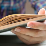 Чтение книг может снизить риск деменции: новое исследование