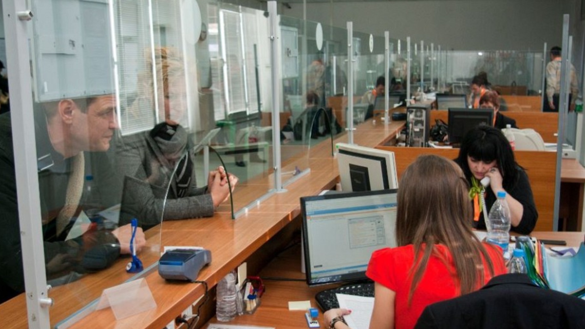 Парадокс в Болгарии: Маленький и низкооплачиваемый частный сектор, свободное и богатое государственное управление