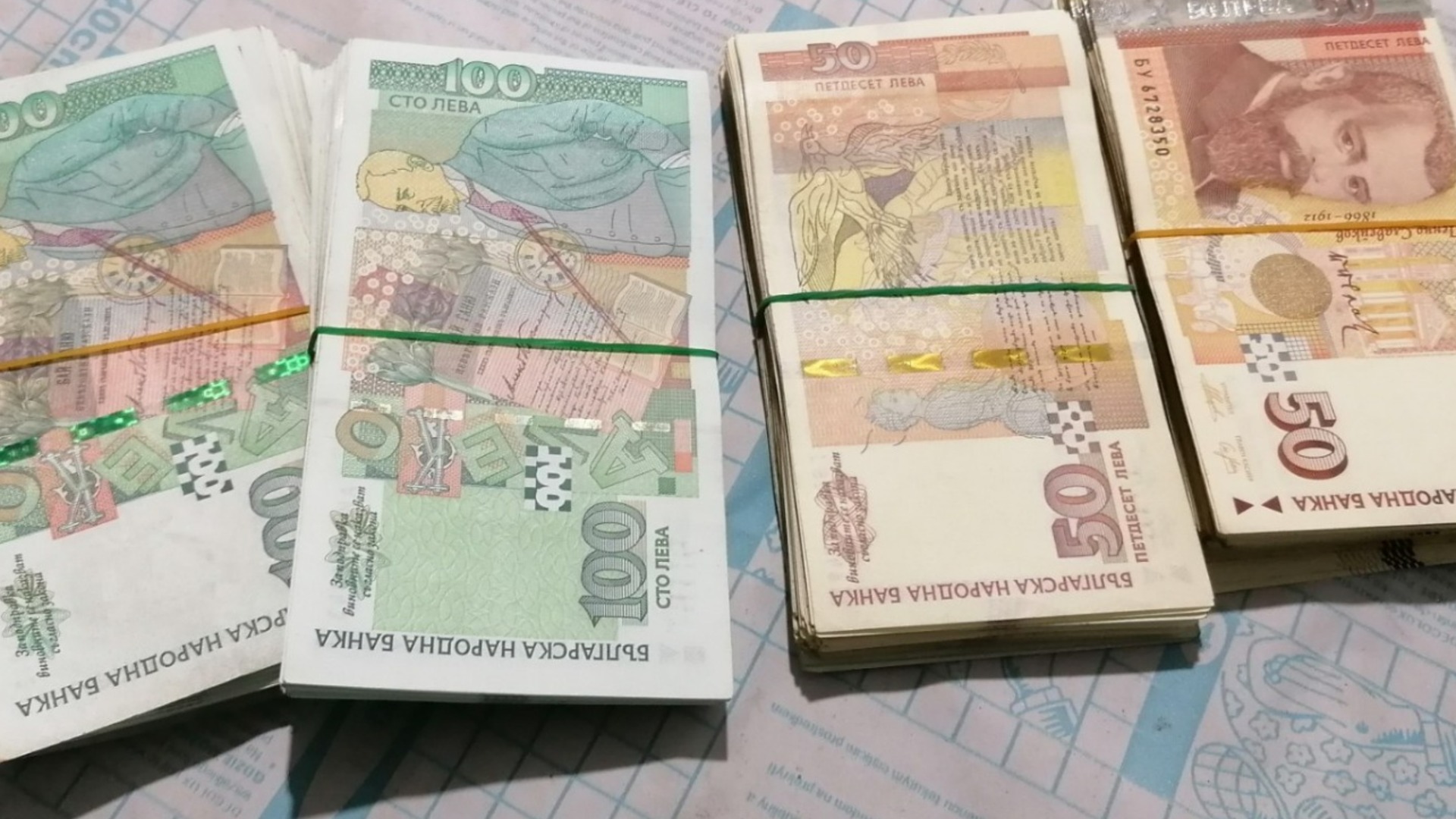 После евро: 700 миллионов левов в день хранятся в банках нашей страны