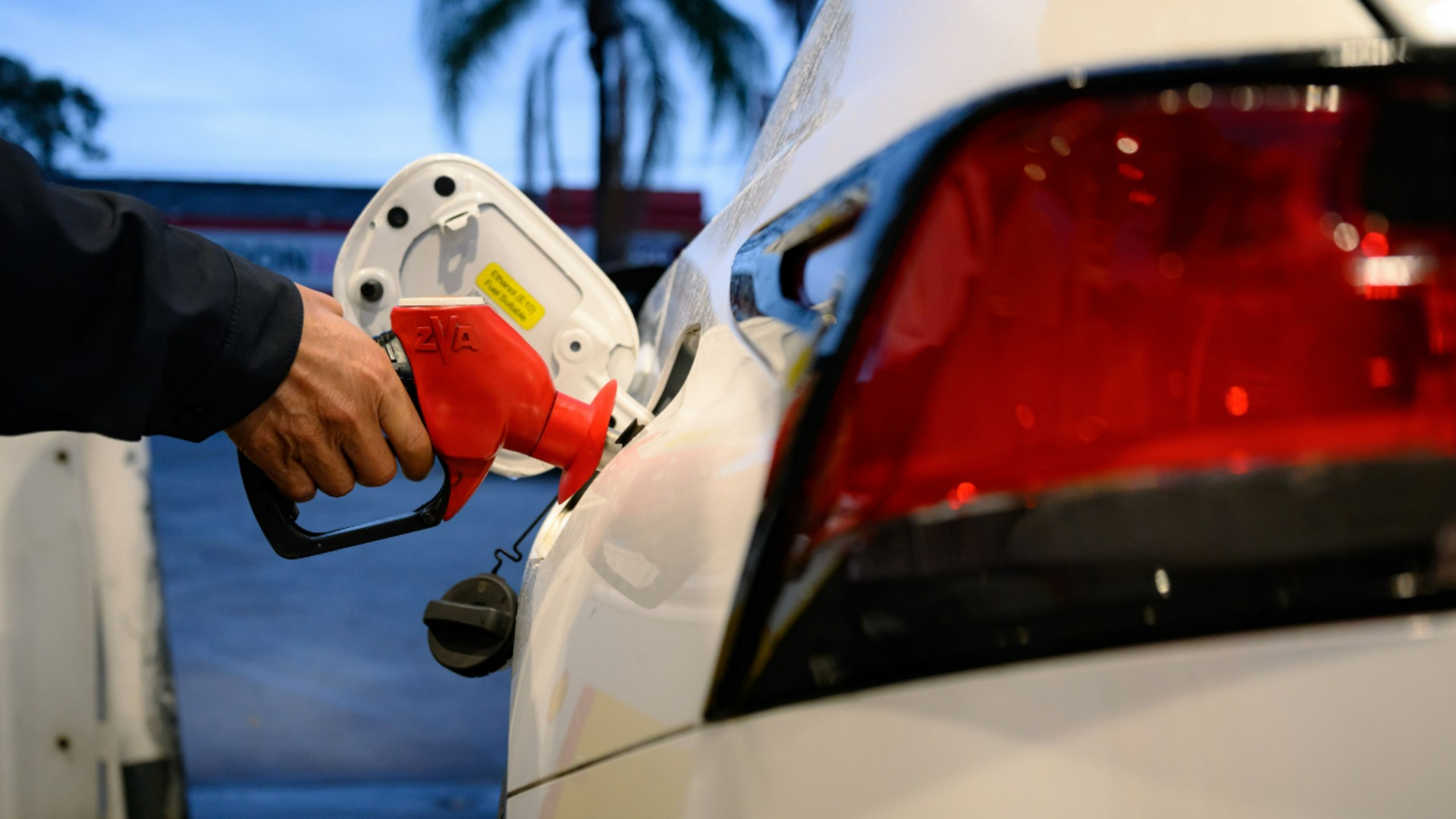 Рыночный шок: цены на бензин в США не наблюдались уже много лет