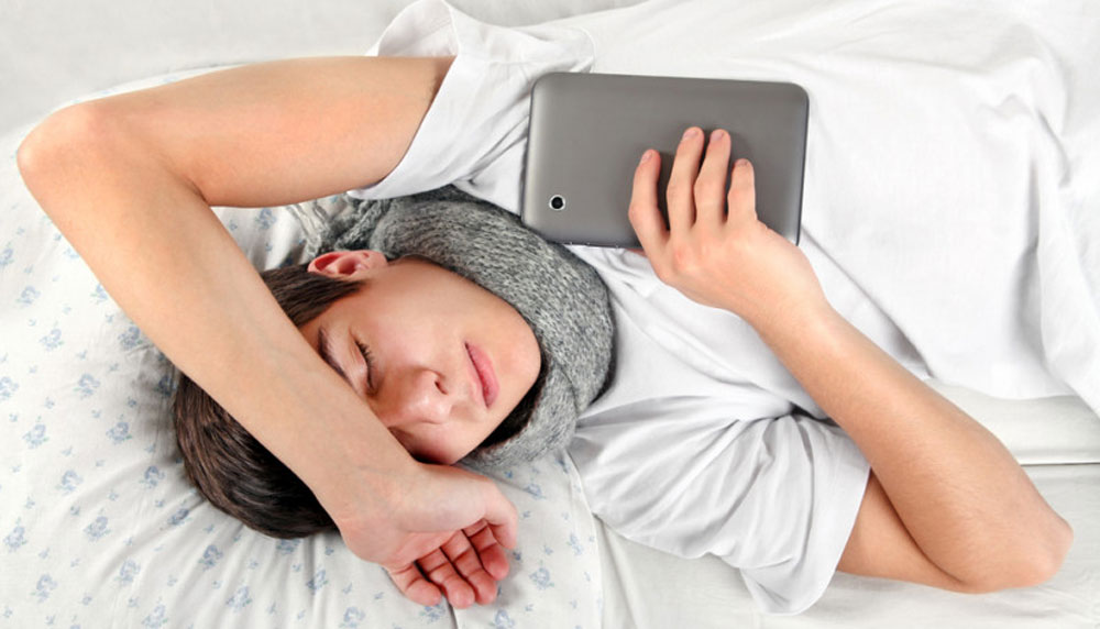 Подростки, спящие после 8 утра, едят больше и меньше двигаются