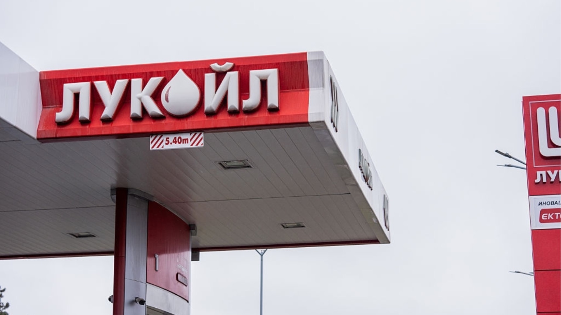 «Лукойл» продает дорогое дешевое топливо»