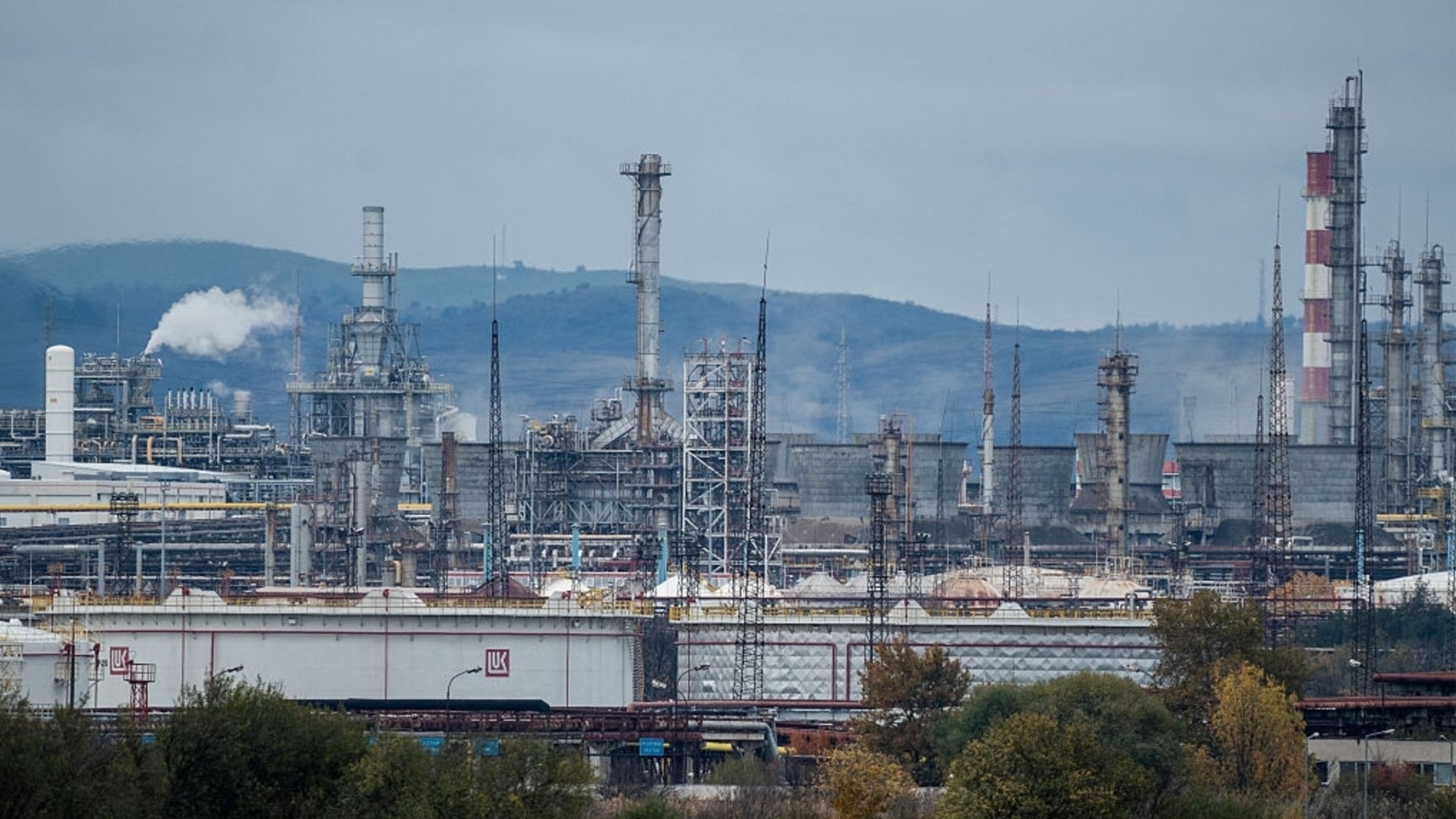 После приостановки из-за санкций: США с большой скидкой на НПЗ «Лукойл» в Румынии