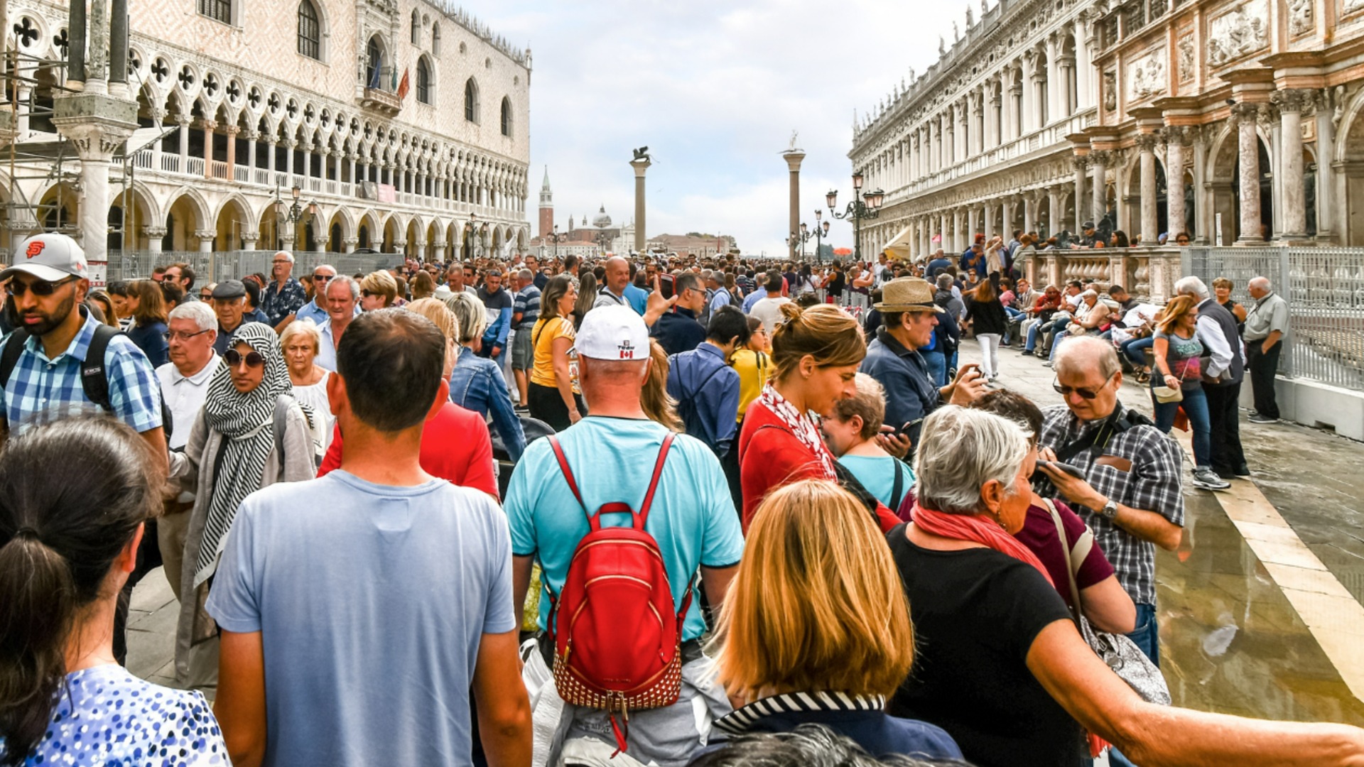 Евросоюз сообщил об абсолютном рекорде туризма в 2025 году.