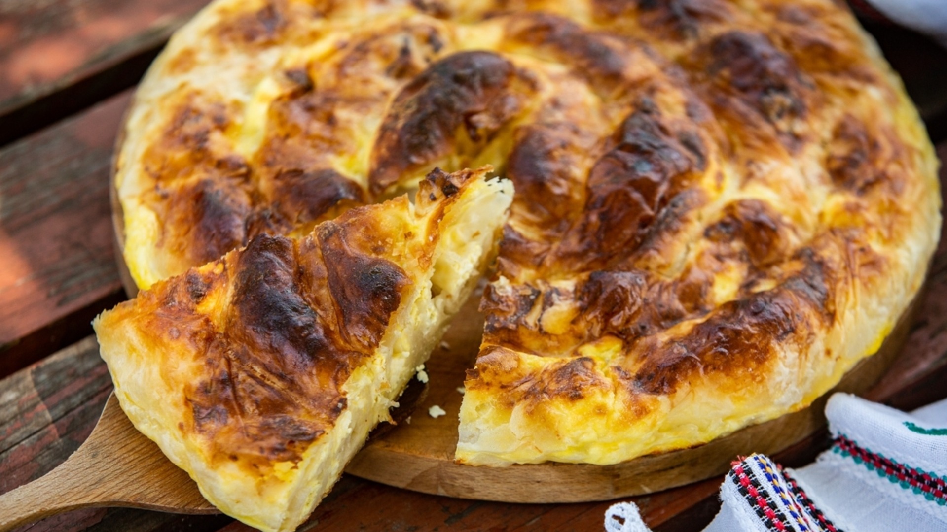 Что делать, если пирог подгорает сверху, но сухой внутри