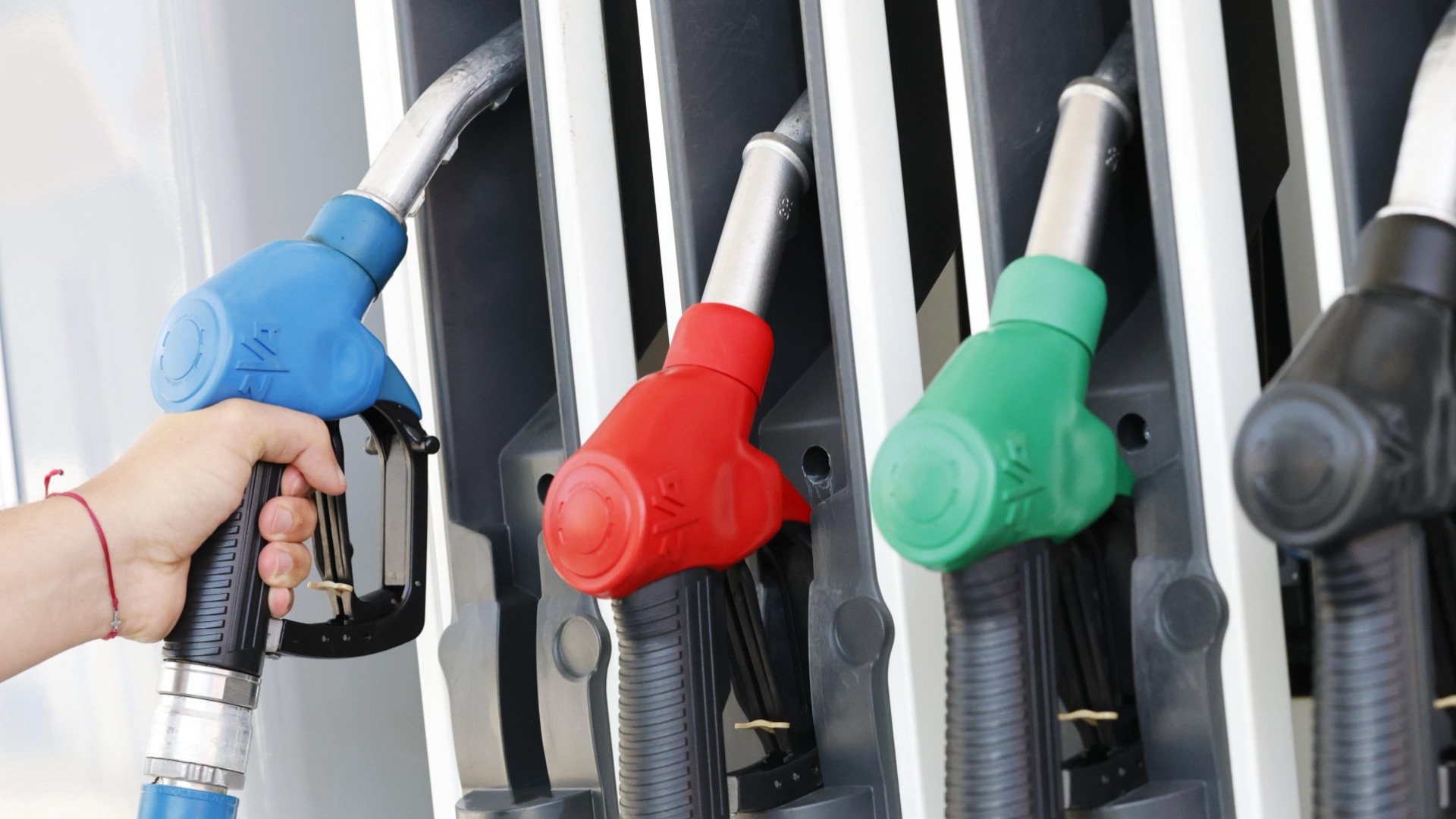 На заправках начинаются проверки на предмет возможных спекуляций топливом