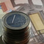 Евро близок к психологическому пределу по отношению к доллару