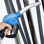 Аналитик прогнозирует, когда мы почувствуем цены на нефть из-за войны в Иране