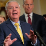 Сенатор США начал умолять Израиль не разрушать иранскую нефть