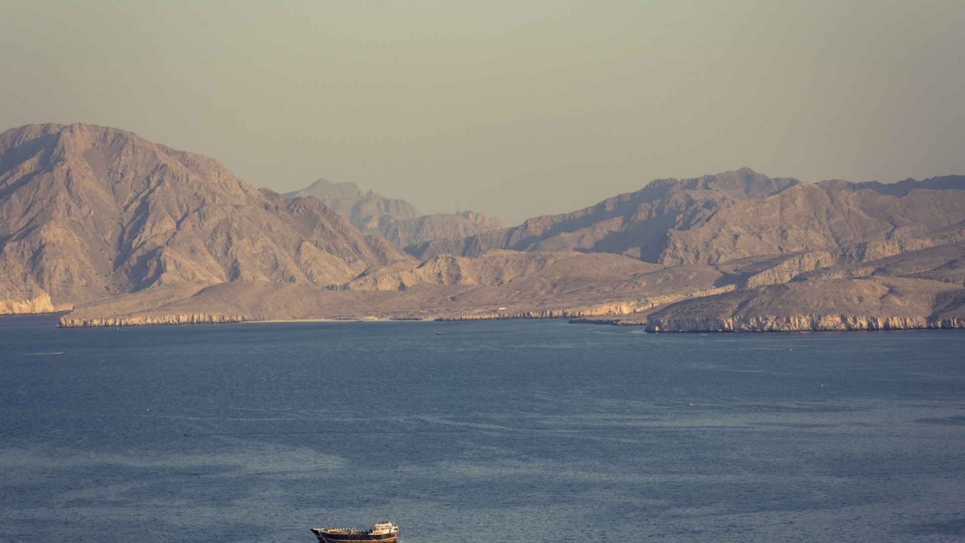 Сопровождение танкеров через Ормузский пролив: министр США рассказал, когда это произойдет