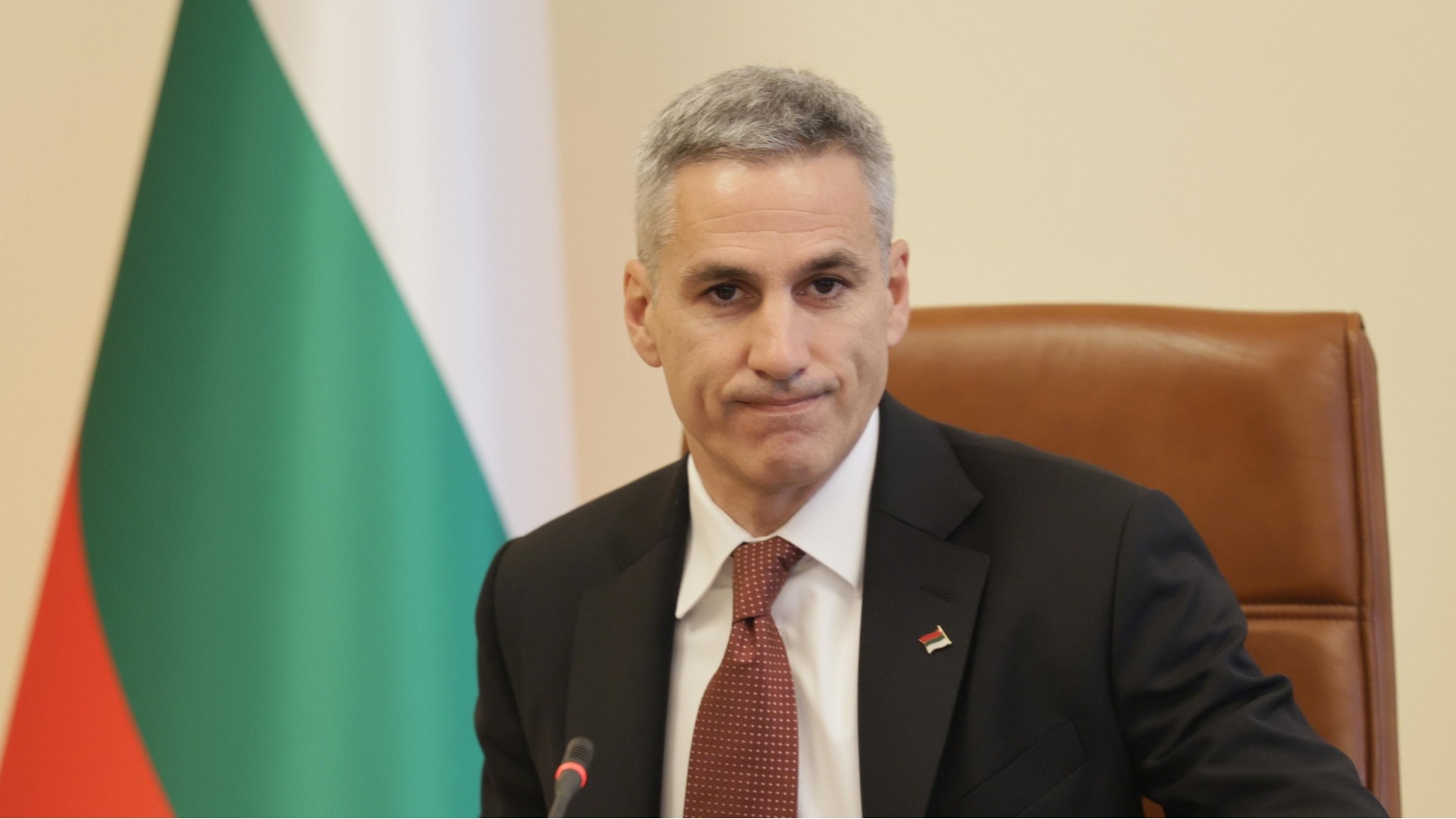 Премьер-министр на совещании с трехсторонним комитетом по мерам для граждан и бизнеса