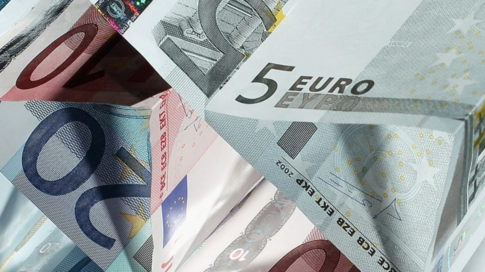 Курс евро перешел психологический предел