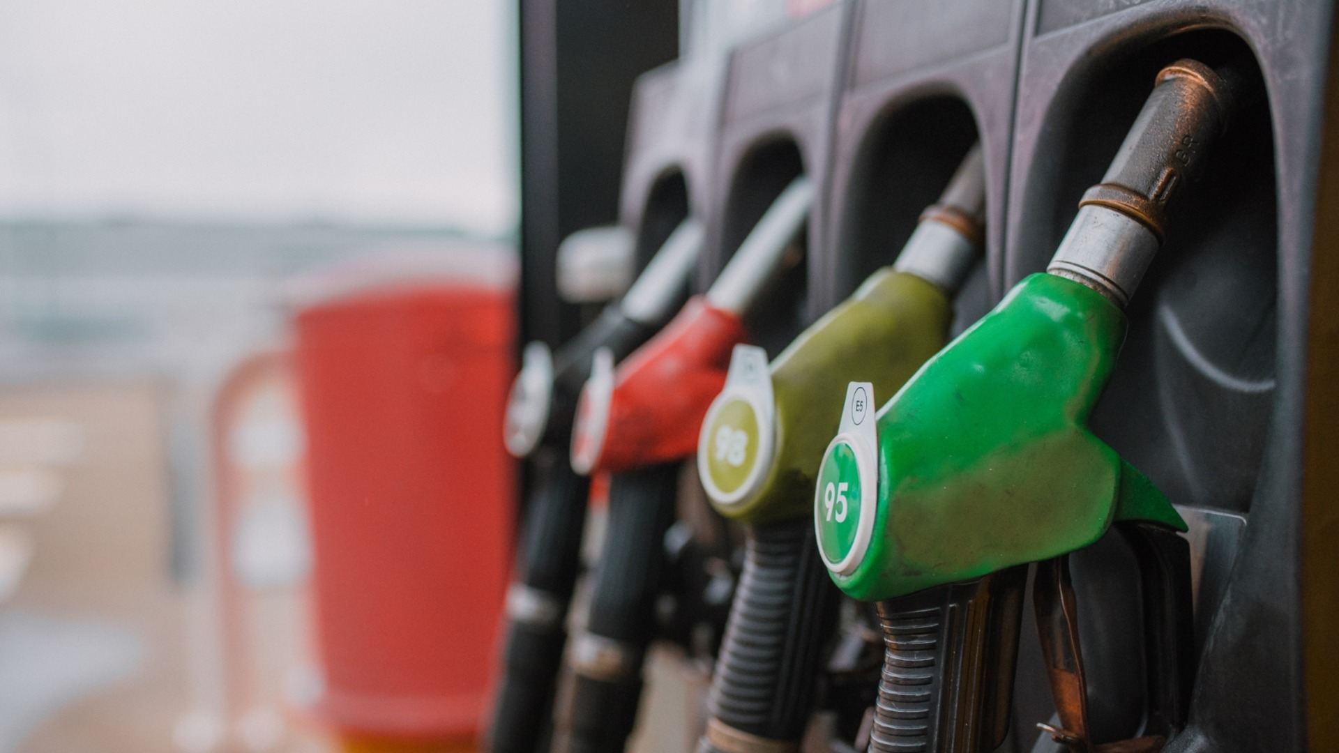 Нефтяной шок из Ирана: Где в Европе топливо самое дорогое и самое удивительное место Болгарии