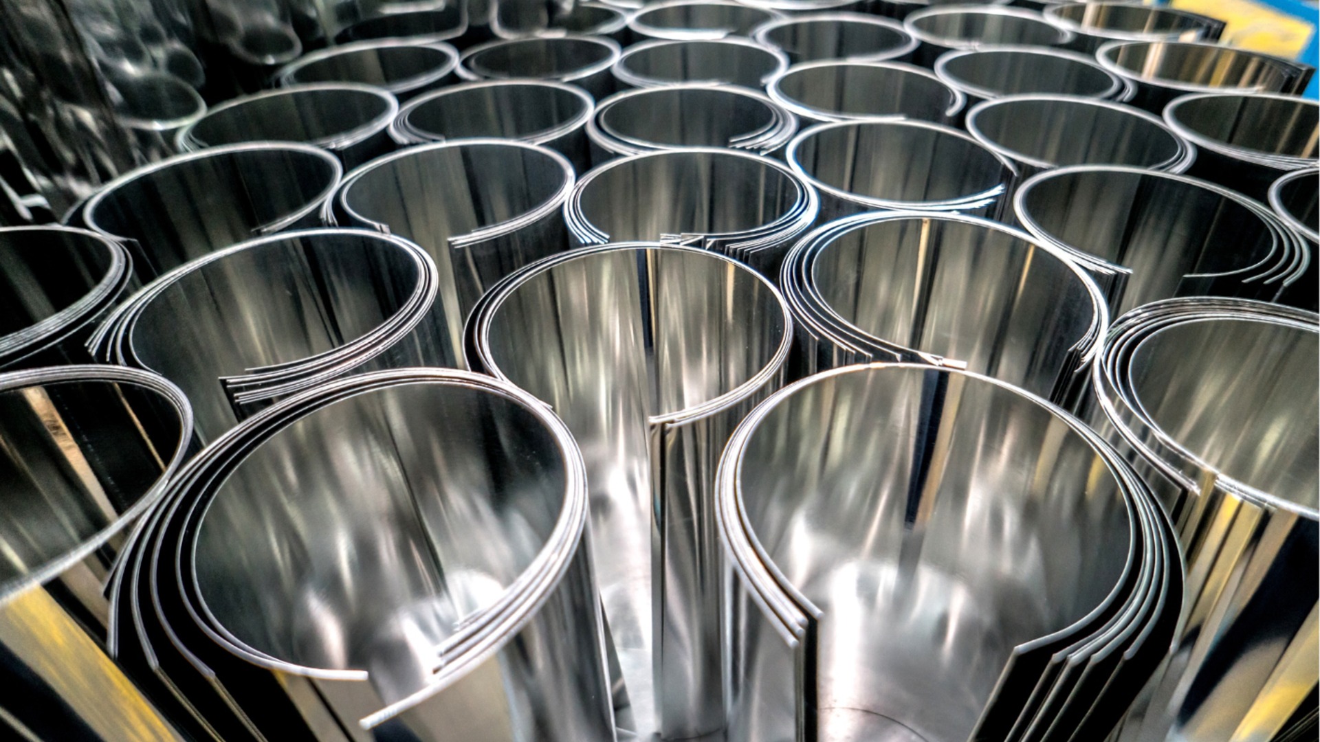 Из-за Ормузского пролива: Крупнейший в мире алюминиевый завод сокращает производство