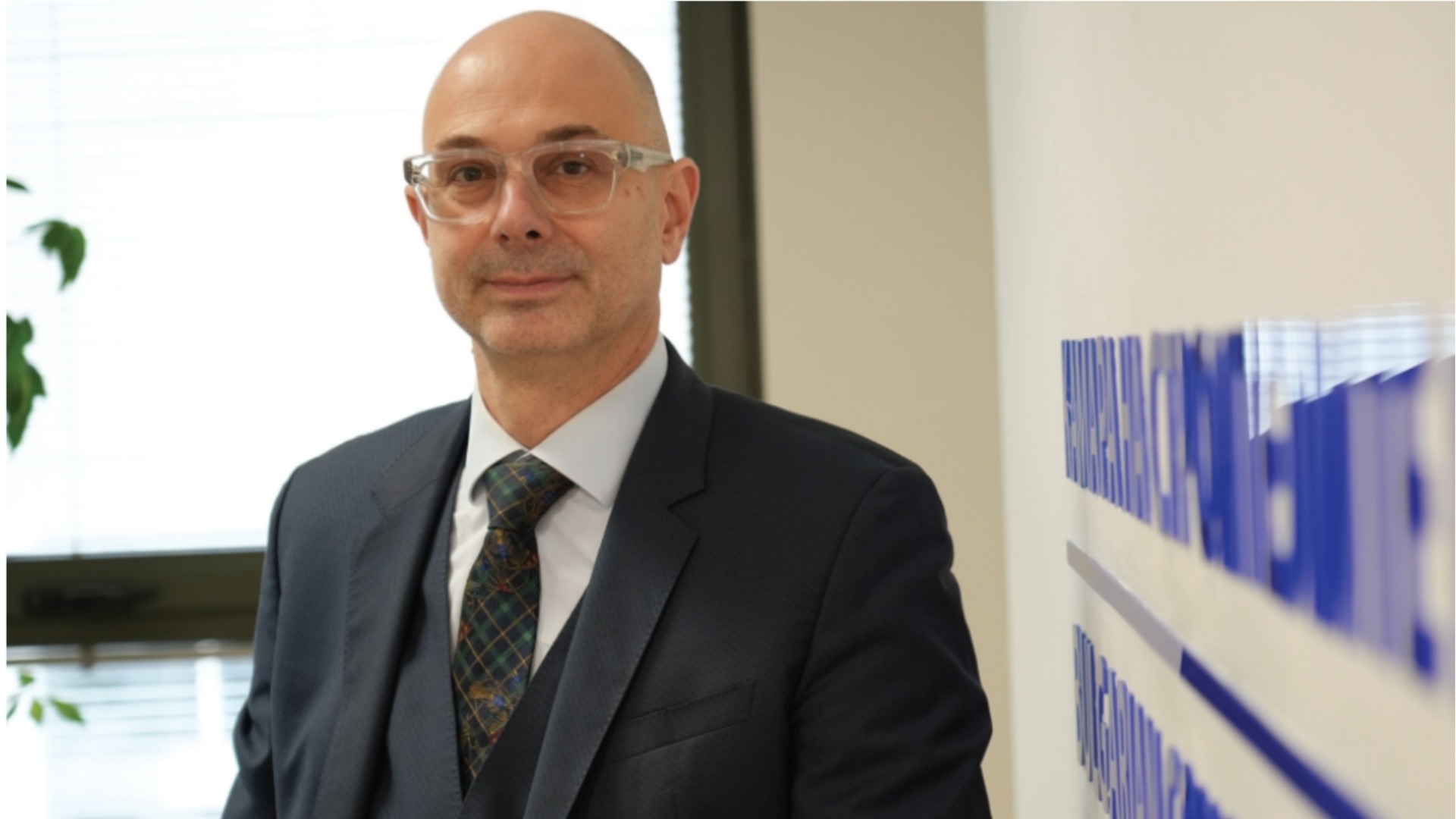 англ. Любомир Качамаков, председатель правления Строительной палаты Болгарии: Справедливые механизмы индексации также должны быть включены в строительные контракты вне государственных закупок