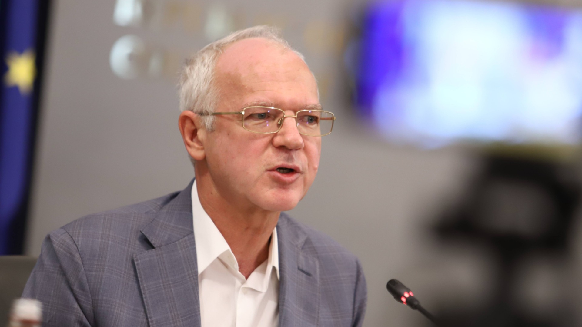 «Давайте не будем себя баловать»: Бизнес и профсоюзы с обвинениями в том, что кабинет министров разжигает инфляцию