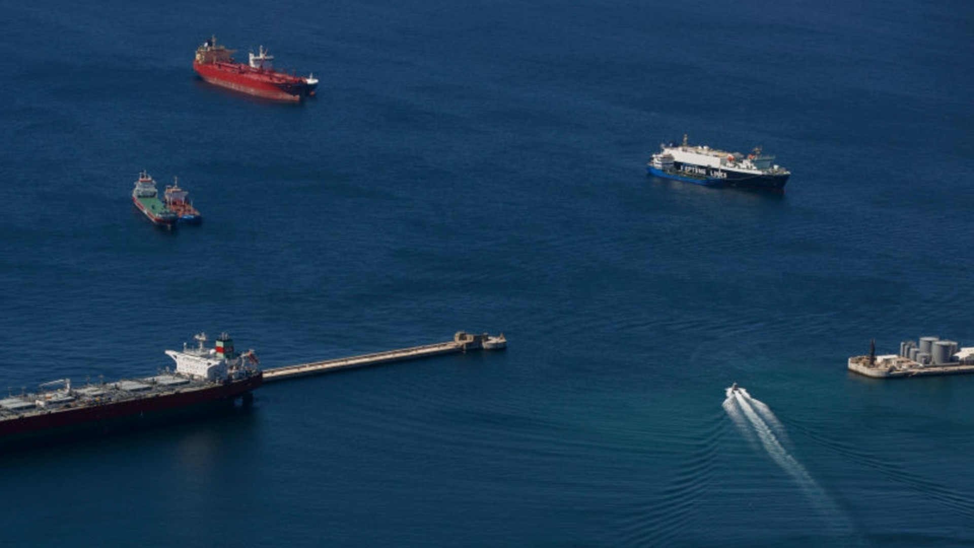 США планируют освободить от закона американские корабли из-за цен на нефть