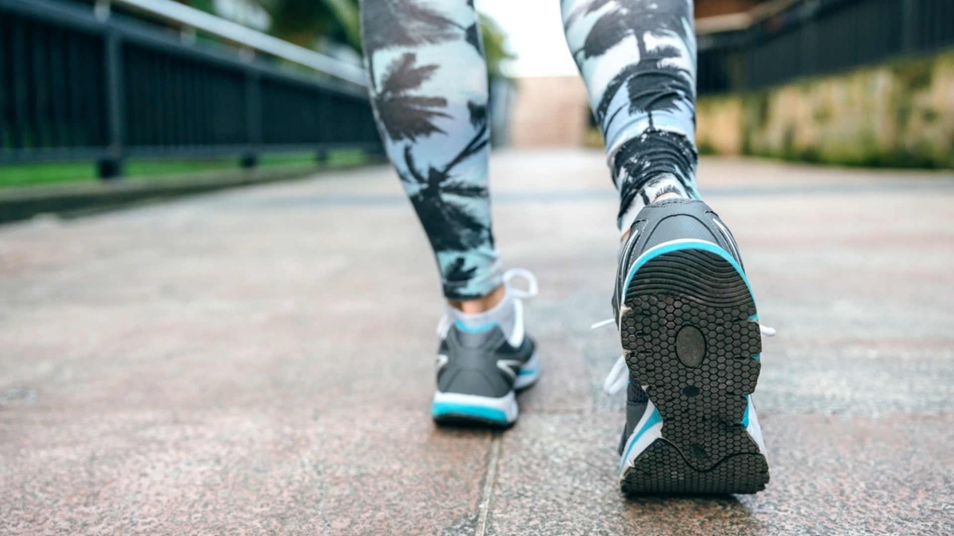 Ходьба задом наперед может оказаться на удивление полезной