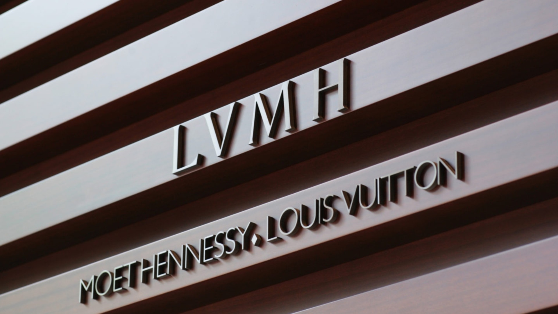 Самая роскошная компания мира ушла из России: Да, но нет – она обслуживает попавшие под санкции компании