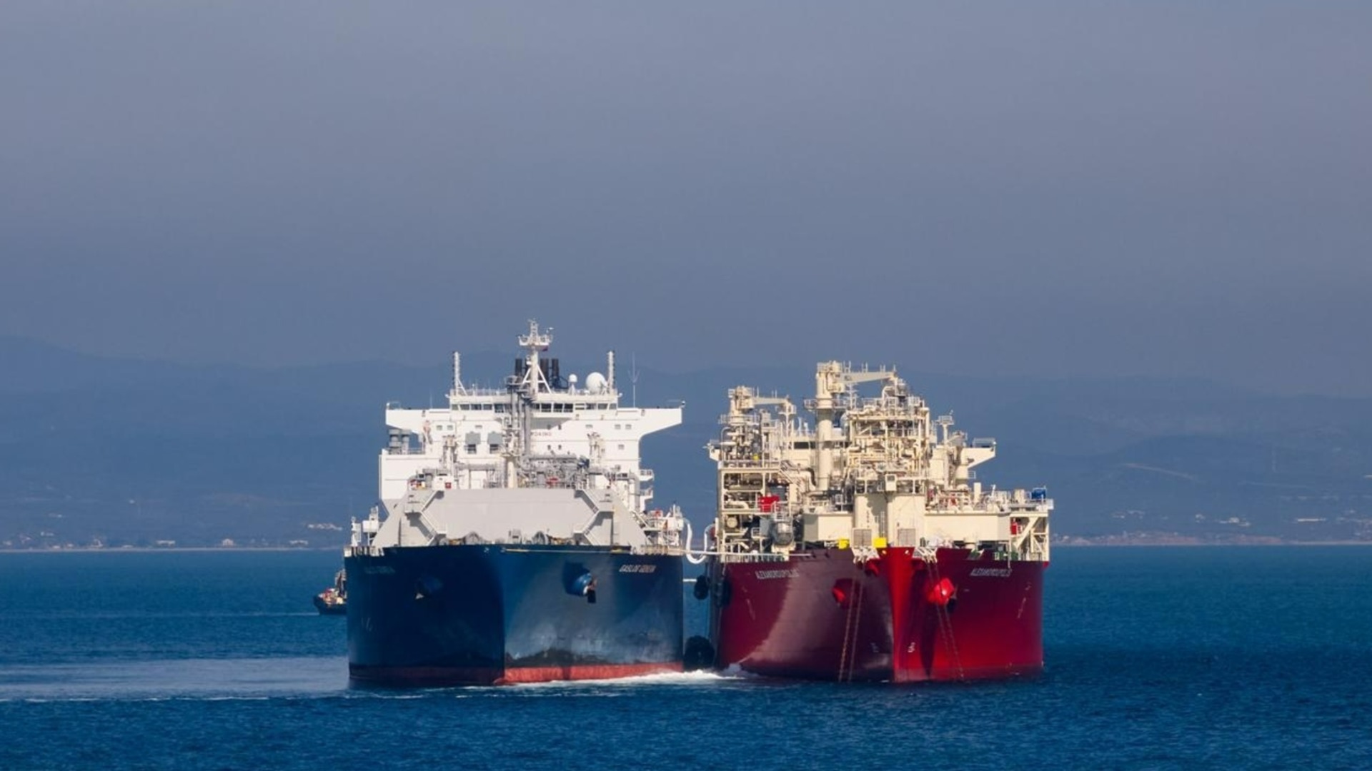 В Болгарию прибыл большой танкер с природным газом, цена неожиданная