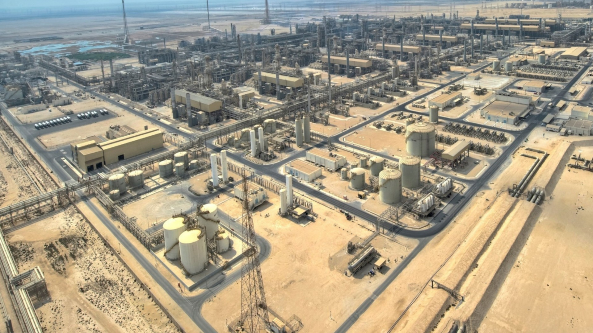 Крупнейшие энергетические компании объявили форс-мажор из-за Катара