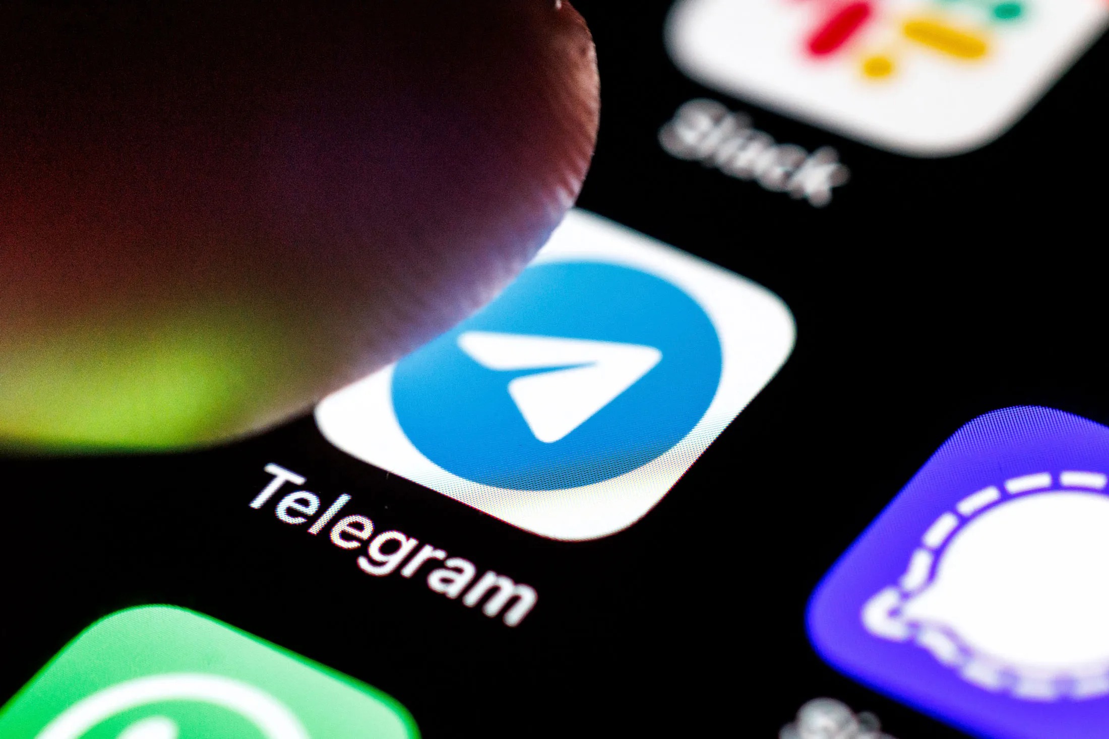 Telegram становится новым рассадником мошенничества. Что показывает отчет Revolut о мошенничестве, перешедшем из социальных сетей в личные сообщения