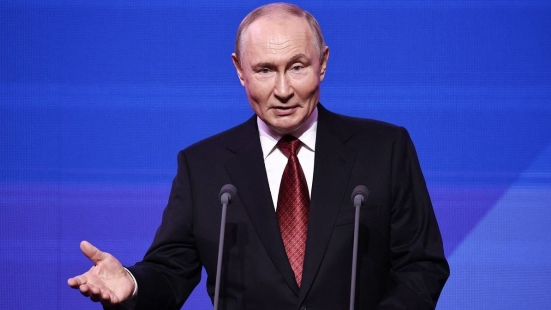 Цены на нефть, газ и удобрения стремительно растут. Карман Путина наполняется, а Украина с ним возится