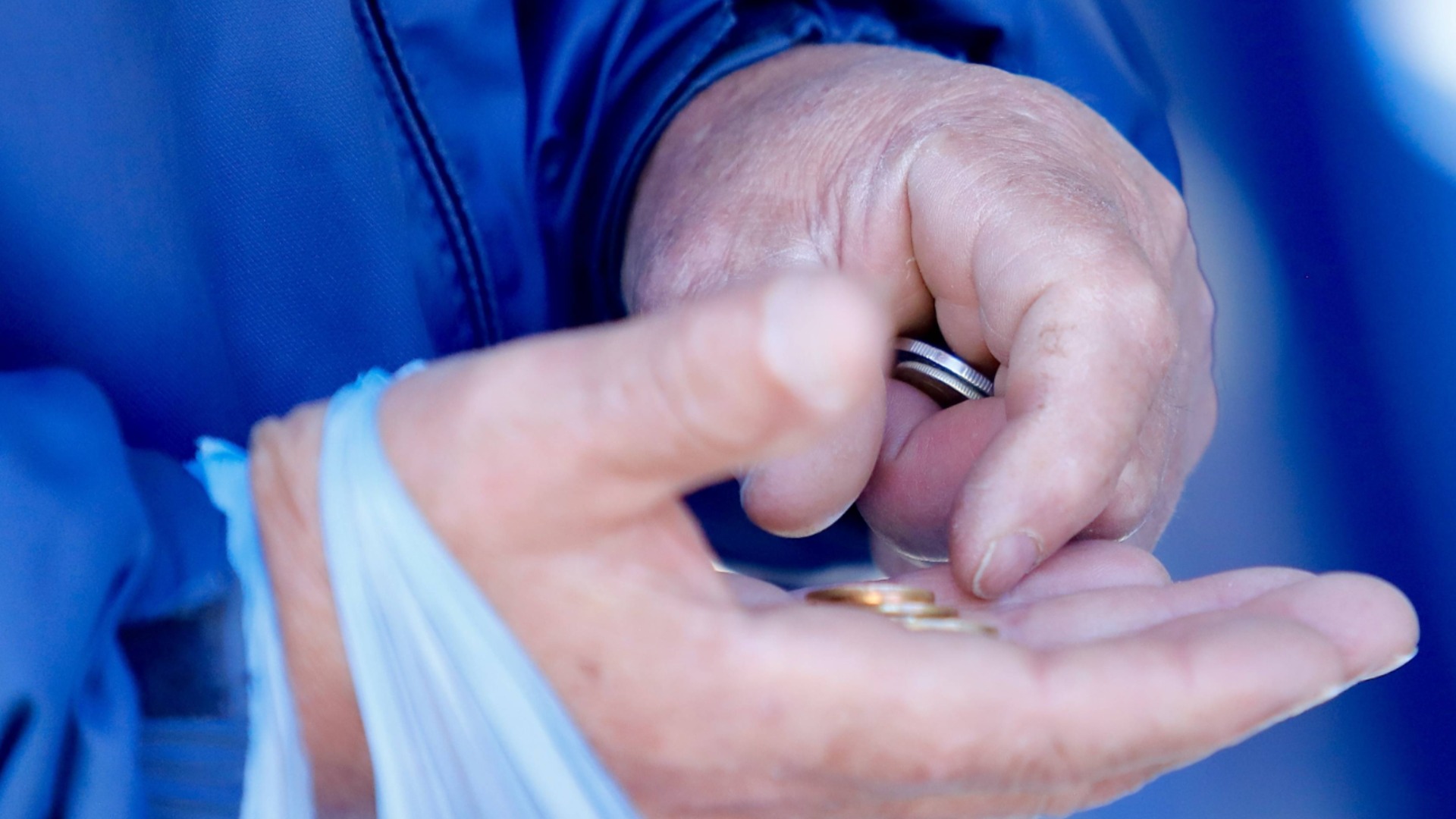 Евростат: Сбережения домохозяйств в еврозоне падают