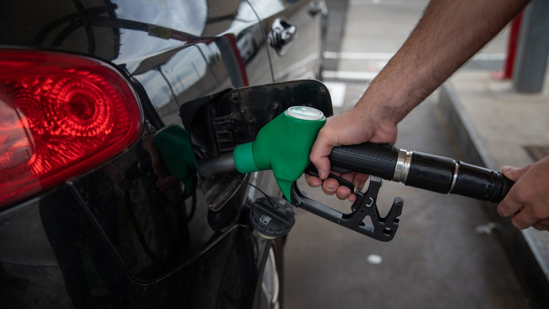 Греция дает в 3 раза больше помощи на заправку, чем Болгария