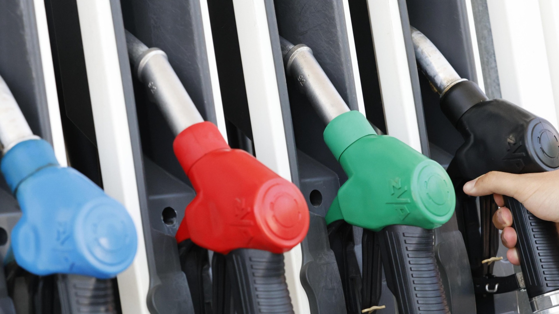 Сравнение: Каковы цены на топливо в Болгарии и Венгрии?