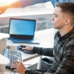 «Чтобы через 3 года не писать грустные посты»: Почему молодежь массово останется без работы и что можно сделать