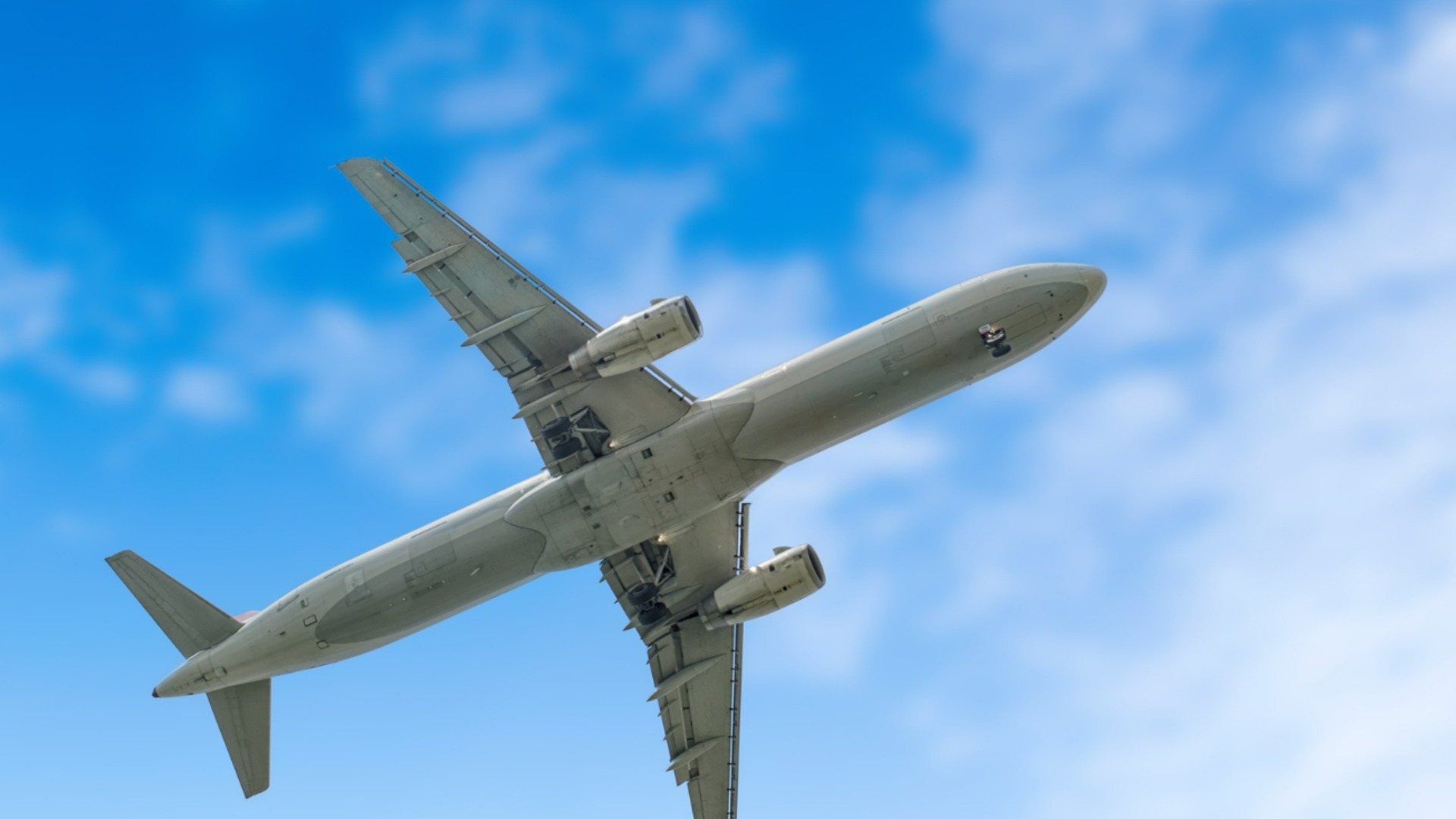 Впервые с начала войны: Возобновились международные рейсы из Тегерана