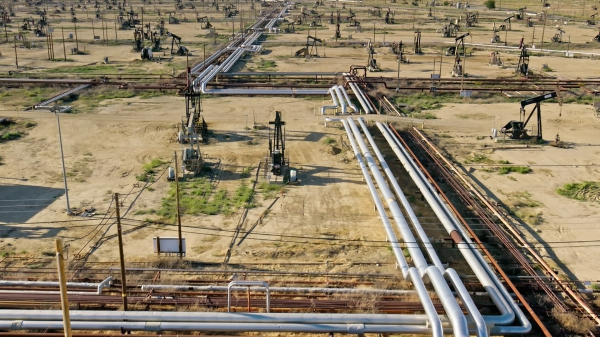 Нефтяная битва: прогнозы расходятся – кто теперь диктует цену?