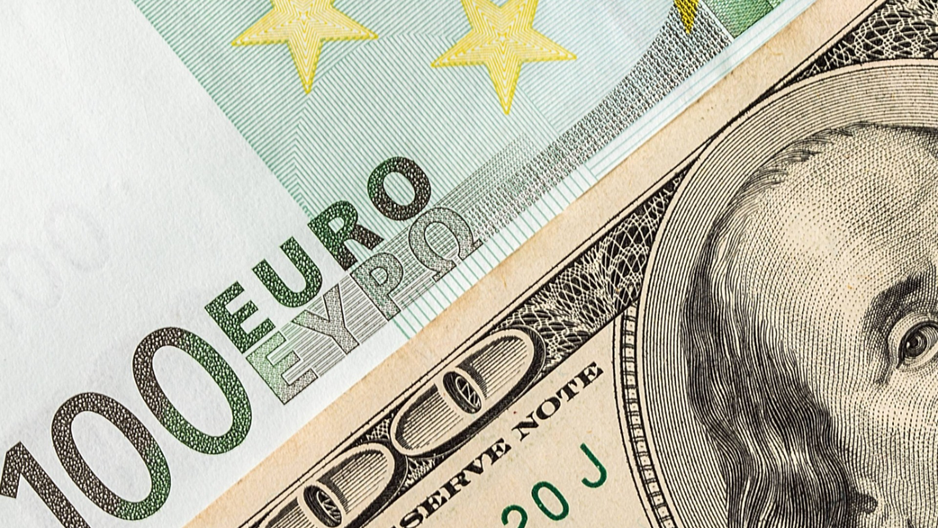 Рынки в шоке: евро достиг уровня, которого никто не предсказывал