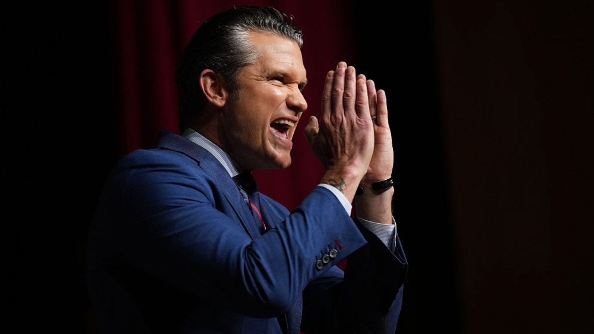 FT: военный министр Трампа пытался обложить налогом фондовый рынок из-за войны в Иране