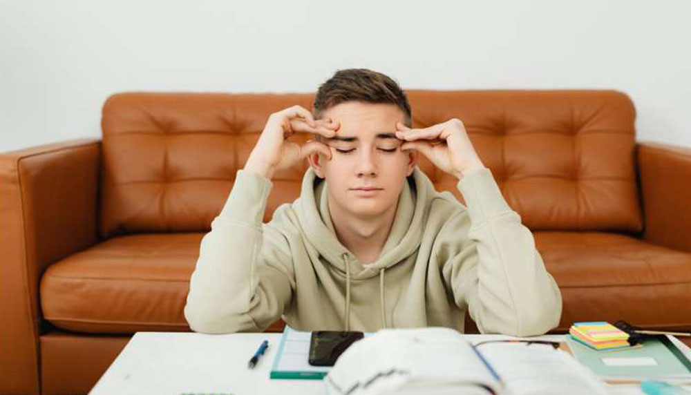 Стресс в подростковом возрасте вызывает длительные изменения мозга – новое исследование