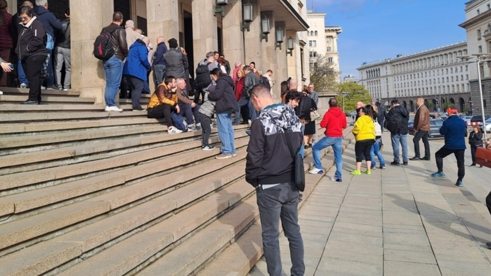 Перед НББ образовались очереди из-за новой коллекционной монеты