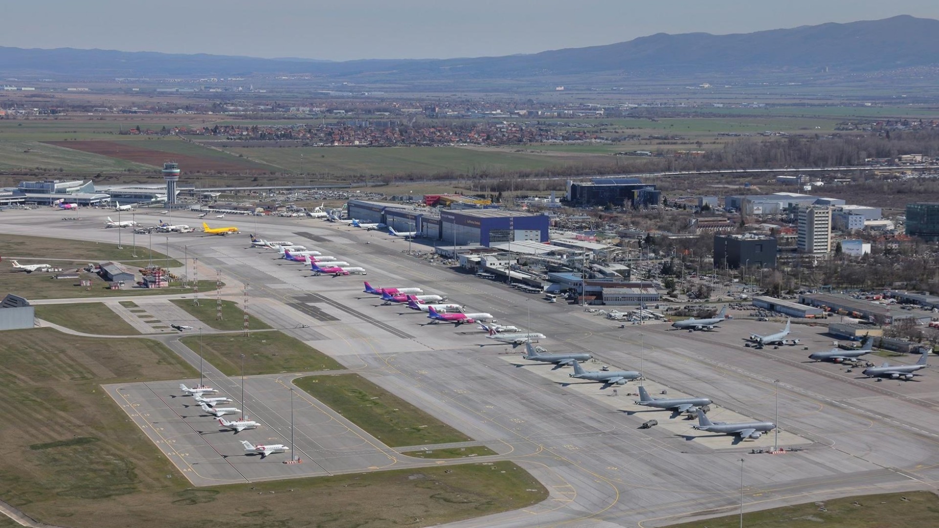 Болгария в топ-4 ЕС: Трайков рассказал, почему у нас не закончится солярка и керосин